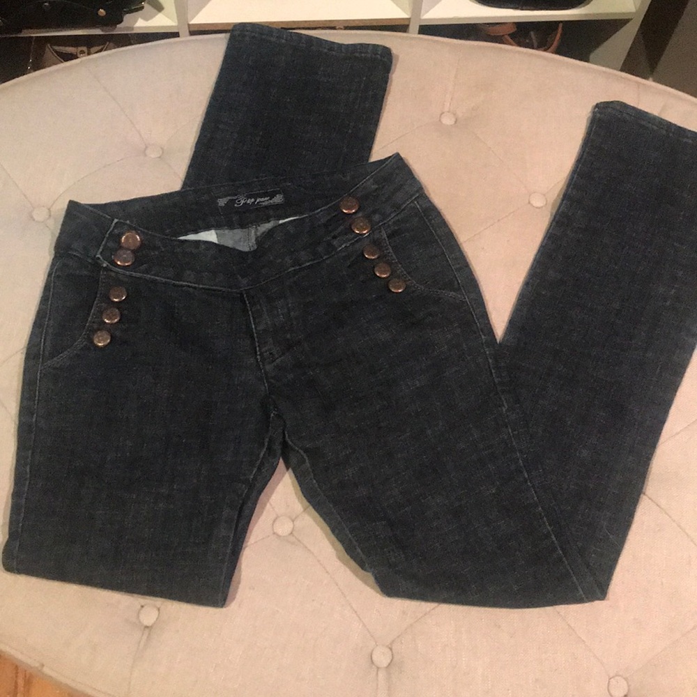 Cute button jeans!